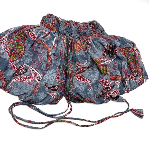 Vintage Inspired Paisley Print Smocked Crop Top - Picture 6 of 8